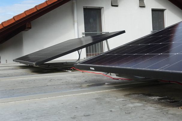 Balkonkraftwerk, Zellen in Dachmontage, Flachdach