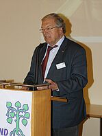 Hubert Weiger, Vorsitzender BUND Deutschland, bei der Einführung in den Kongress. (Bild: M. Knopf)